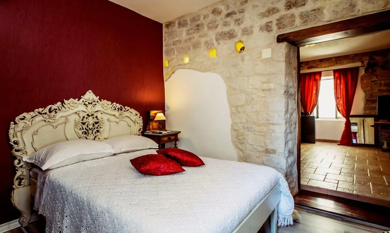 Dimora Picco Bello Трогир 3*,